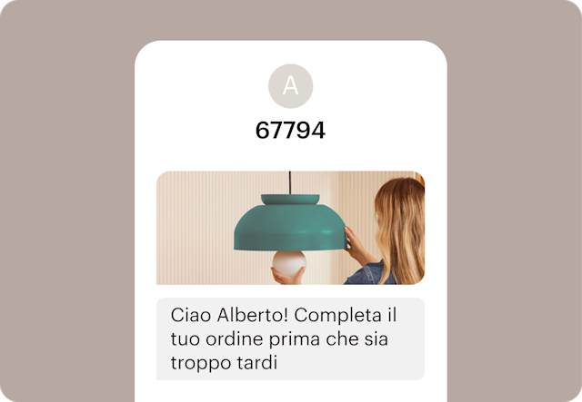 Immagine di un’interfaccia SMS astratta del brand fittizio Assembly. L'immagine mostra come è possibile migliorare le campagne SMS con i codici brevi.